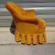 Fauteuil crapaud en velours jaune