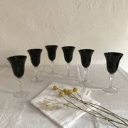 6 stemmed glasses with black glass bowl