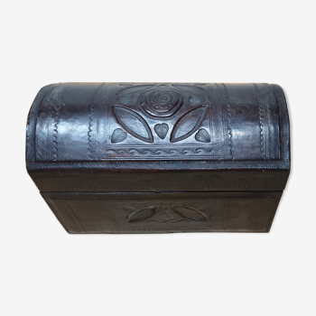 Old leather jewelry box box pushed back