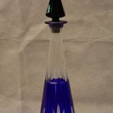 Carafe bleue à bouchon noir XIXe siècle