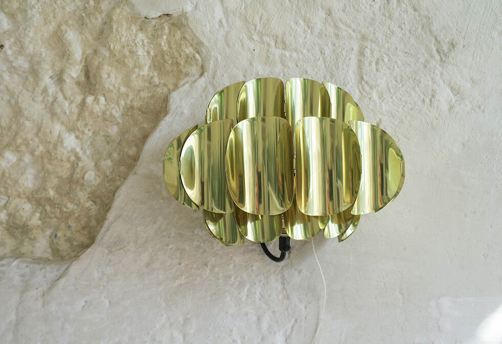 Wall sconce in brass leaf shaped