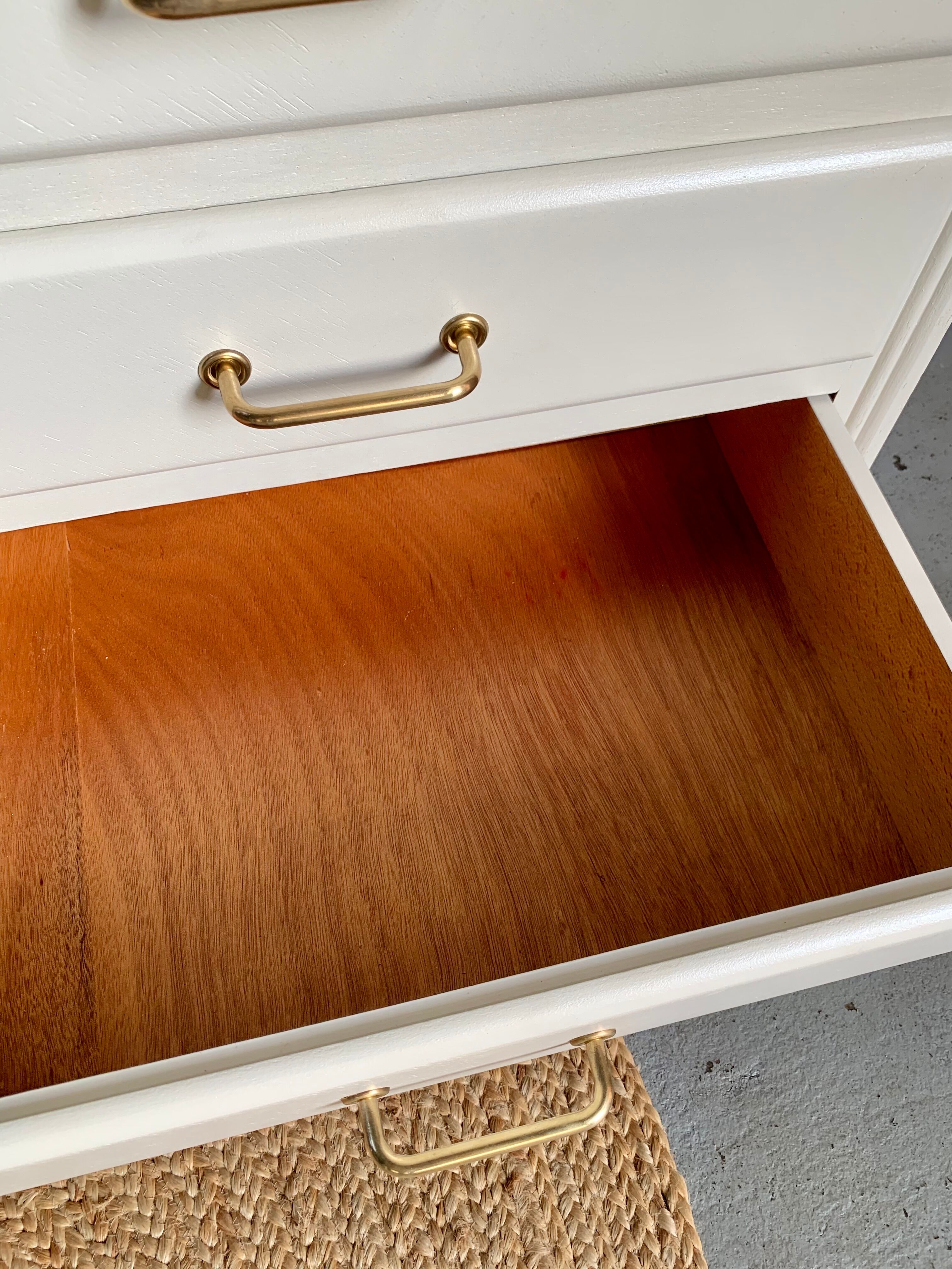 Dresser feet compass