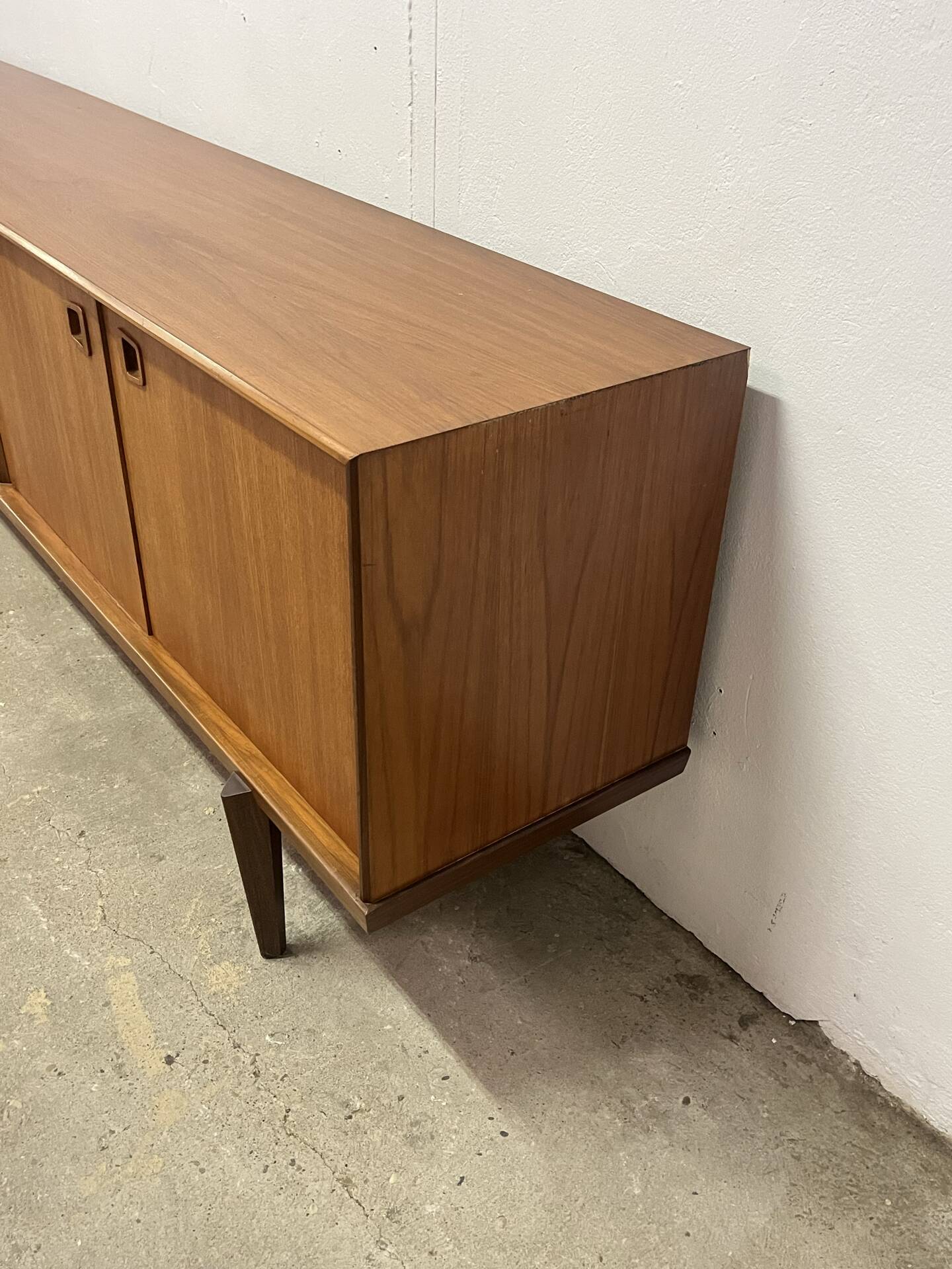 Teak enfilade