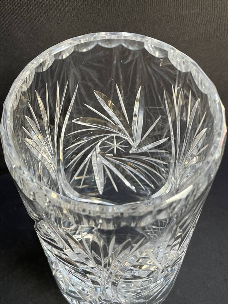 Cylindrical vase – handmade cut crystal