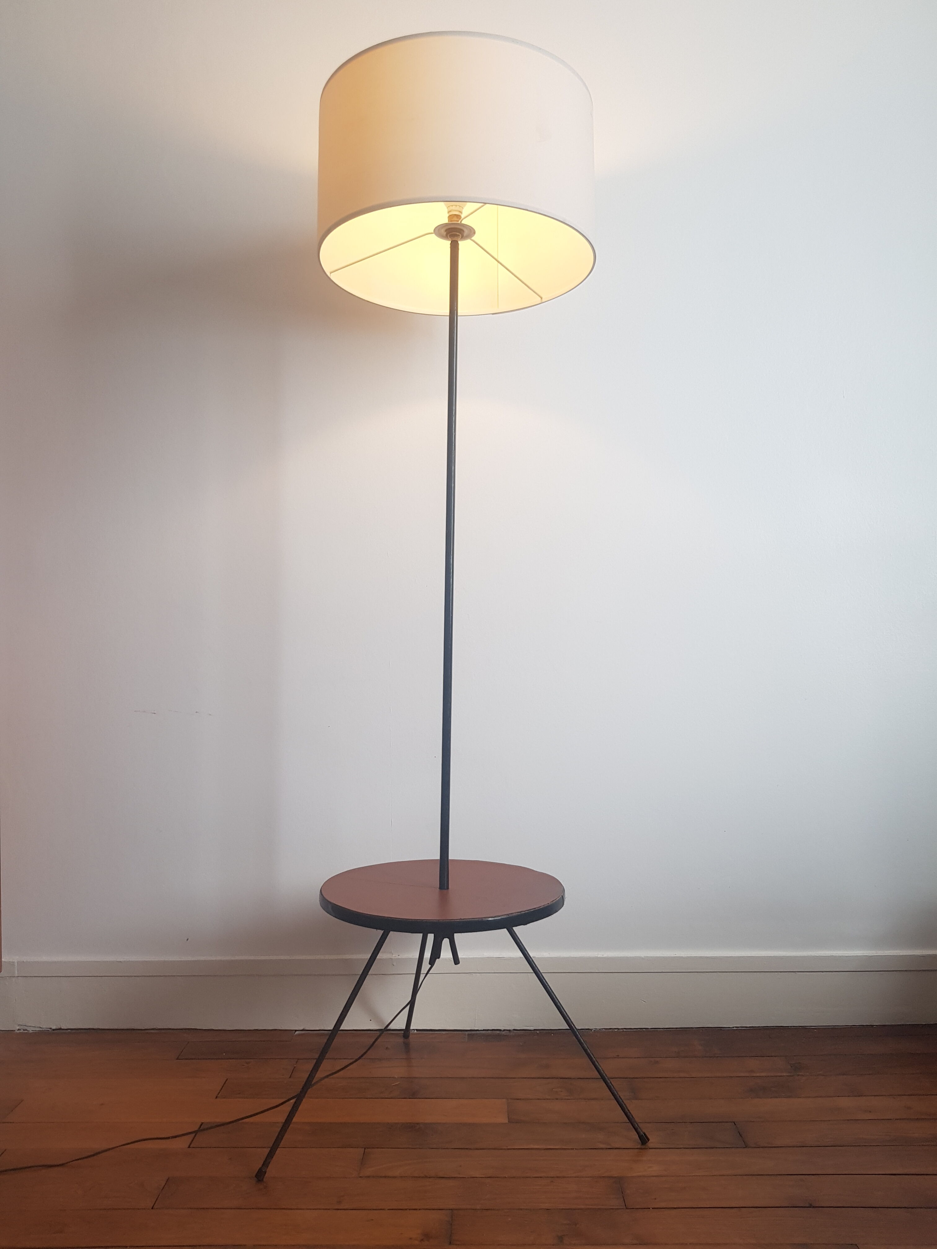Tripod tablet floor lamp