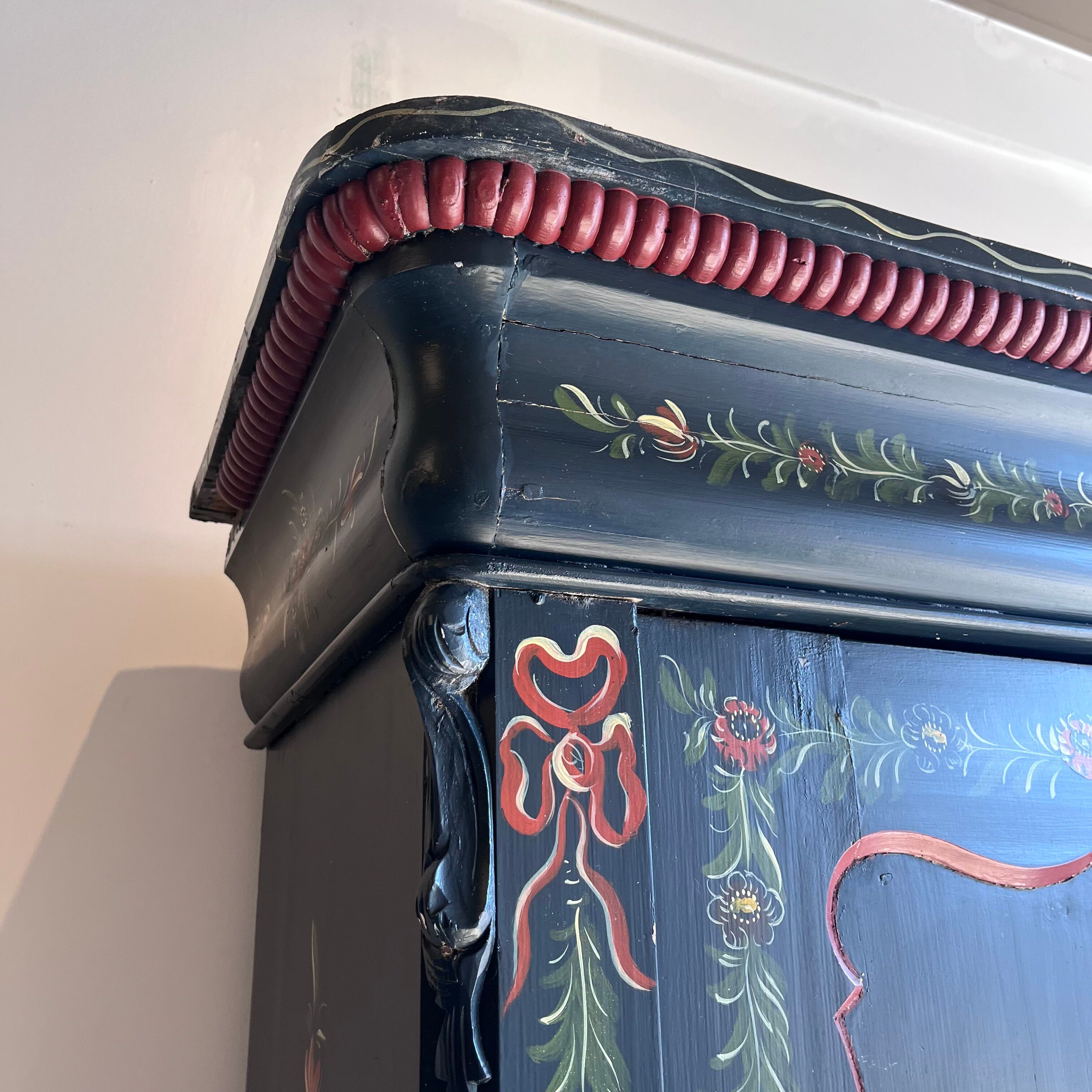 Biedermeier wardrobe hand-painted with Dutch folklore Hindelooper.