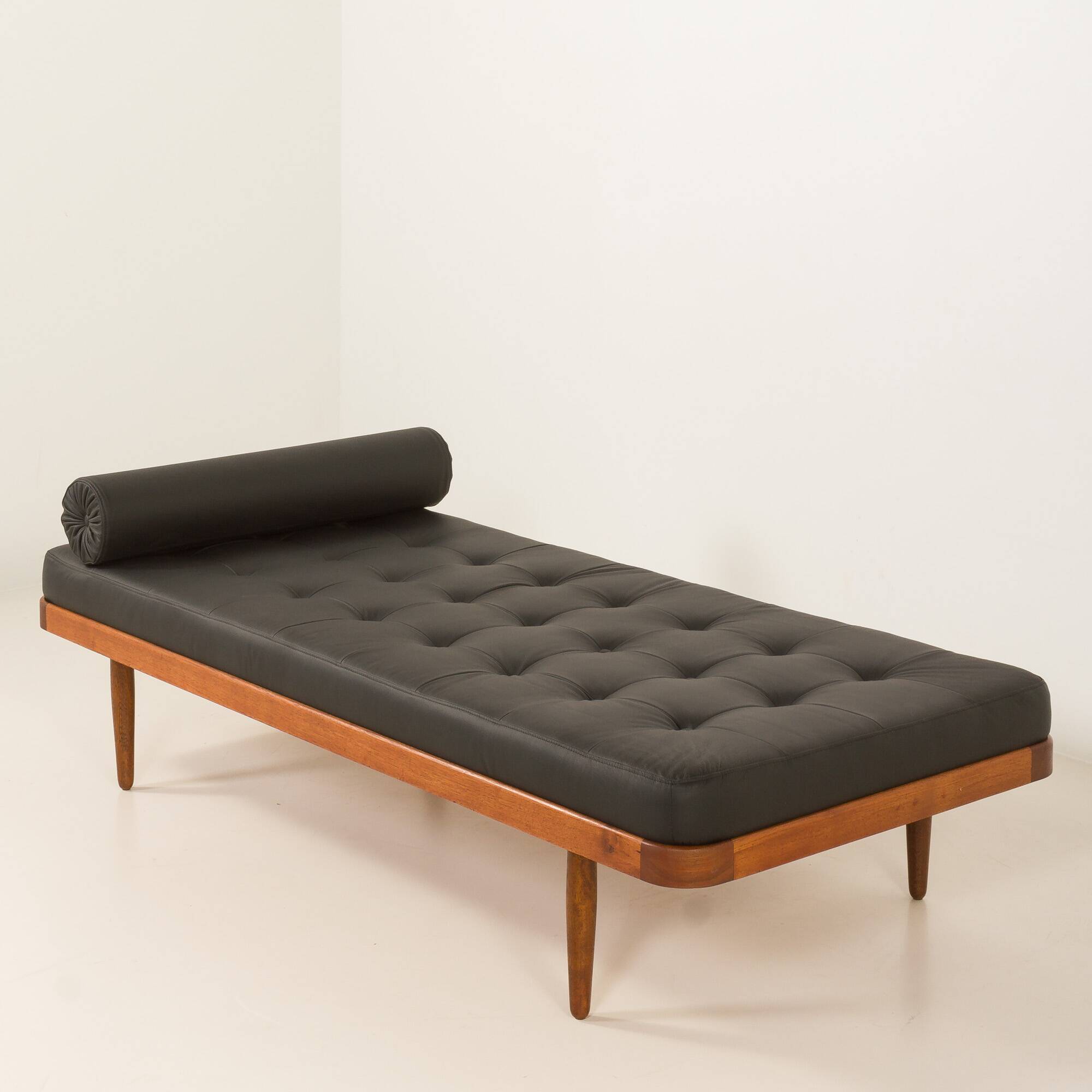 Danish vintage teak daybed in black leather | mid century modern | 1960s