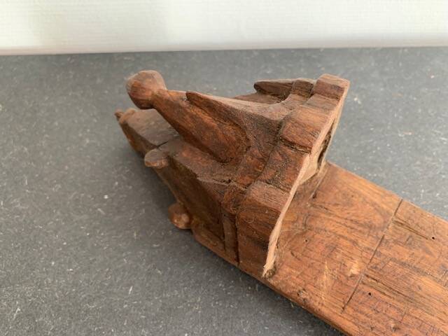 Socle mural en bois sculpté pour statue du 19e siècle