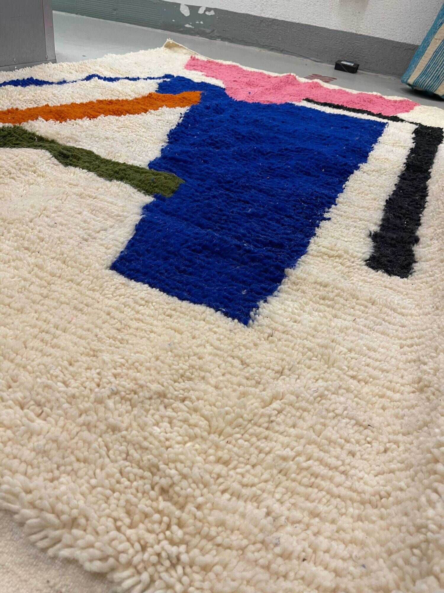 Handmade Berber rug from Morocco – Artisan piece – 164 × 253 cm