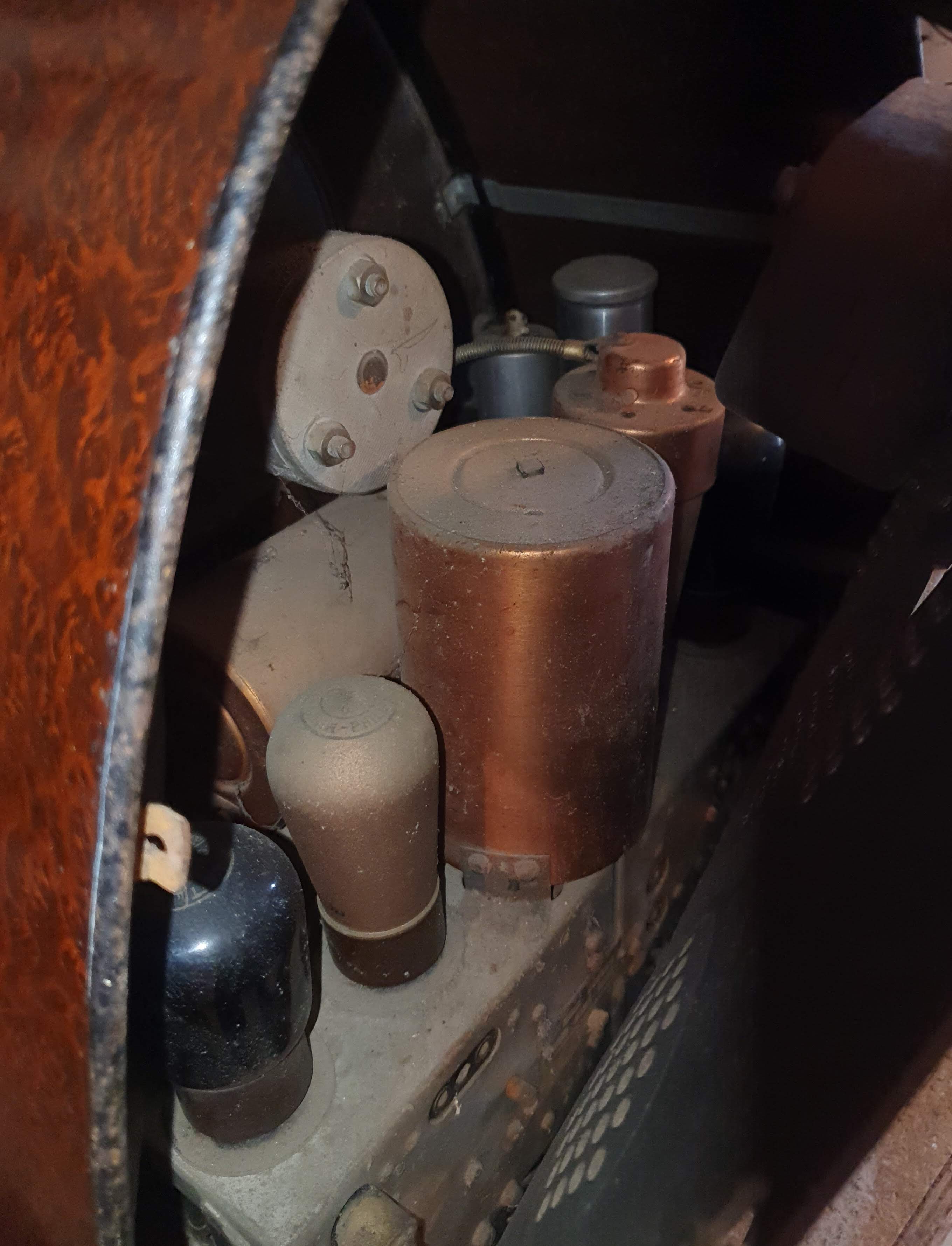 Radio TSF Philips 834 A in Bakelite