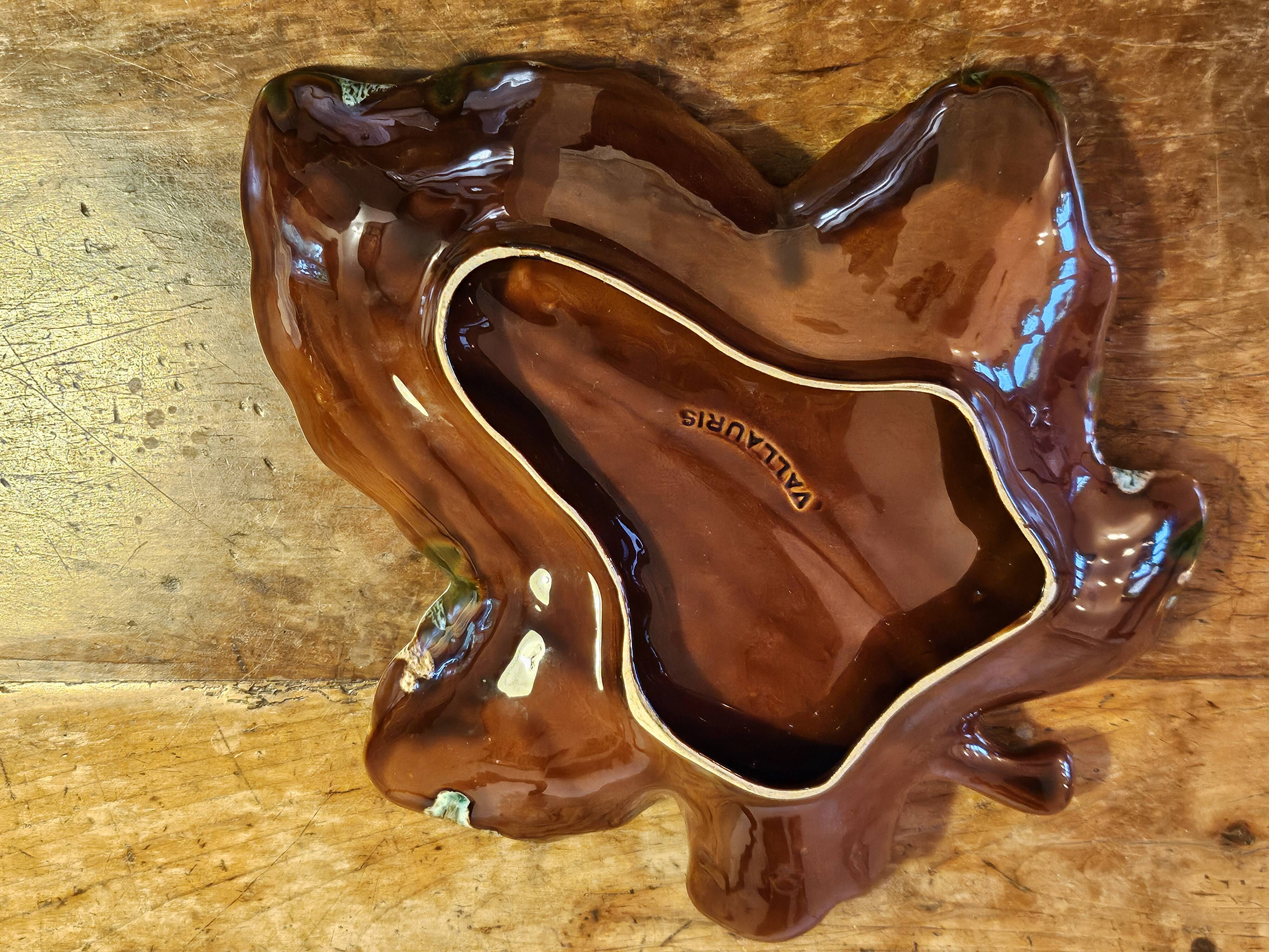 Set of 2 leaf-shaped ceramic dishes from Vallauris.