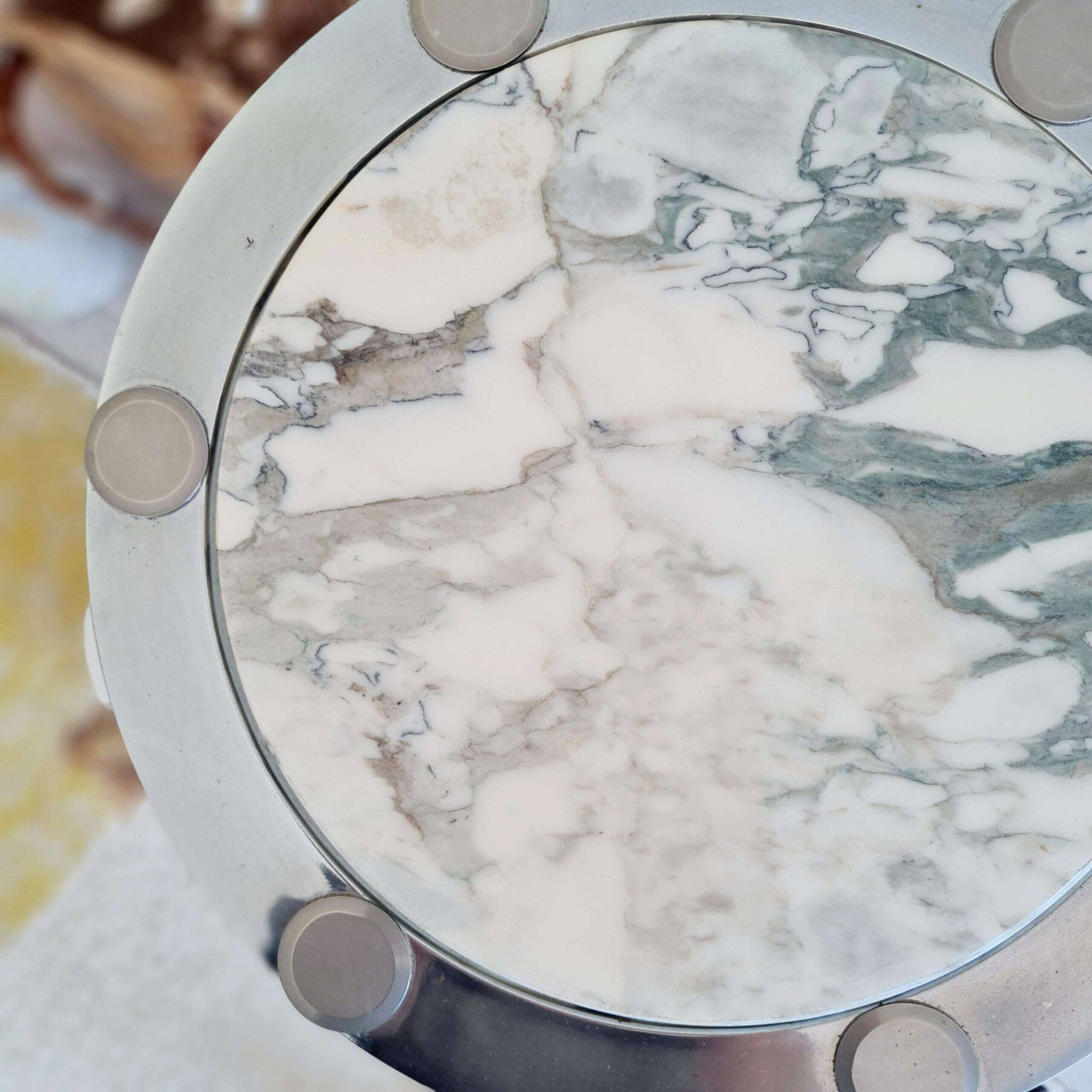 Table d'appoint en marbre et chrome, Italie années 70