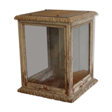 18th century showcase has three mobile windows