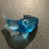 Presse-papier dauphin en verre bleu