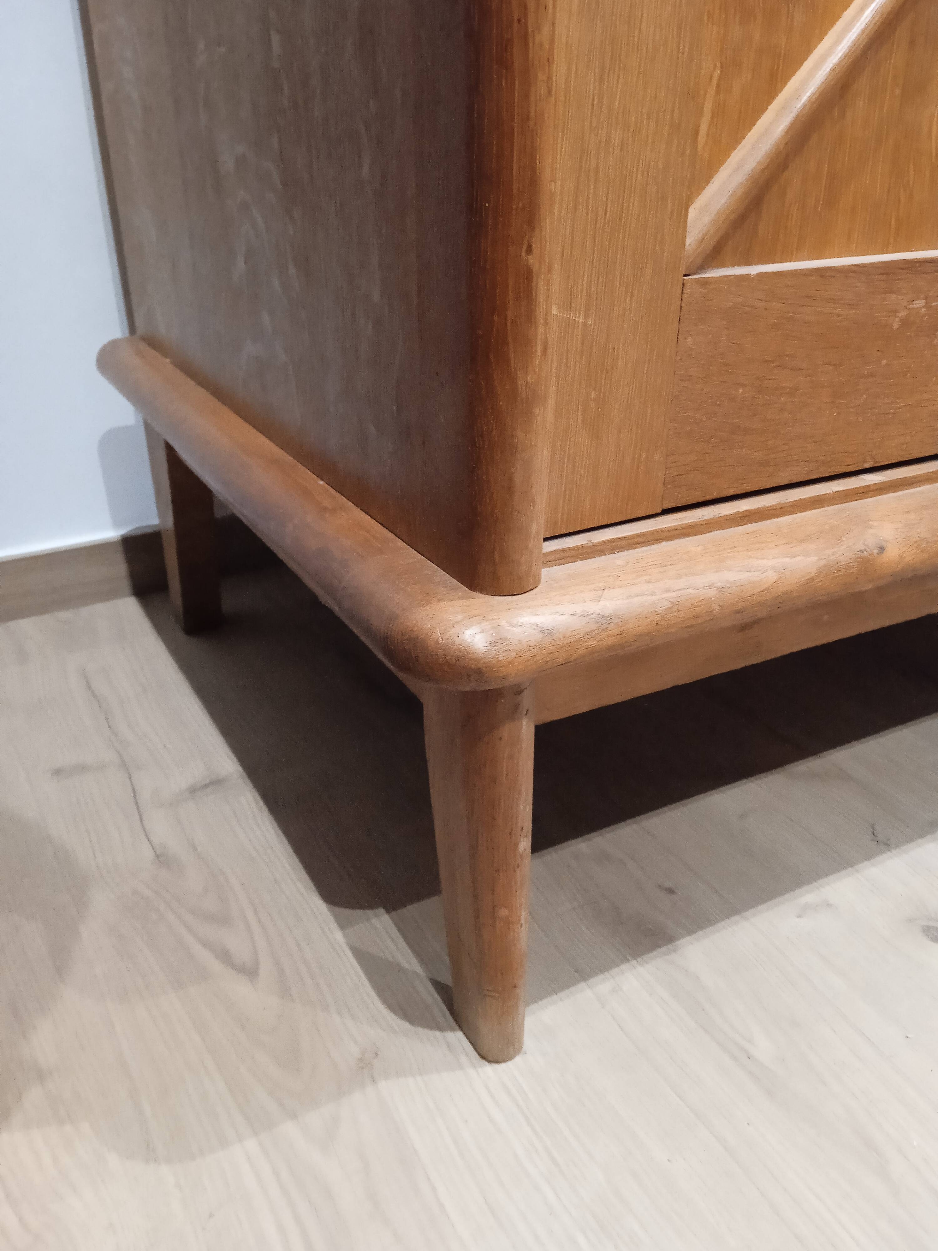 Armoire bois sculpté années 60 vintage