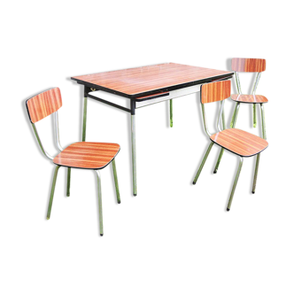 Ancienne table en formica finition bois et 3 chaises