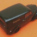 Voiture miniature Renault Juvaquatre  (1946) Postes