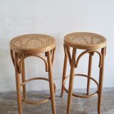 2 bar stools