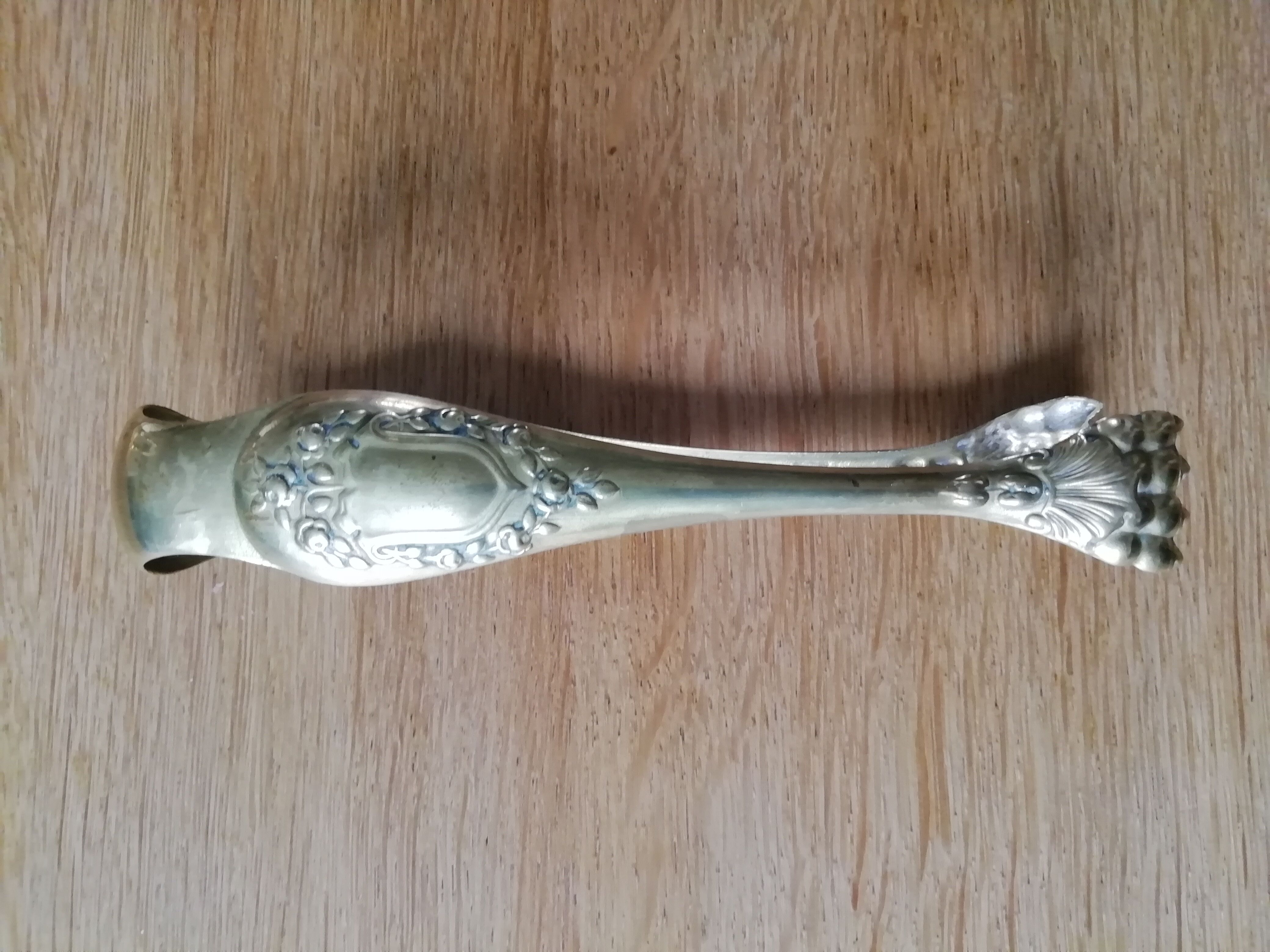 Sugar pinch lion paws