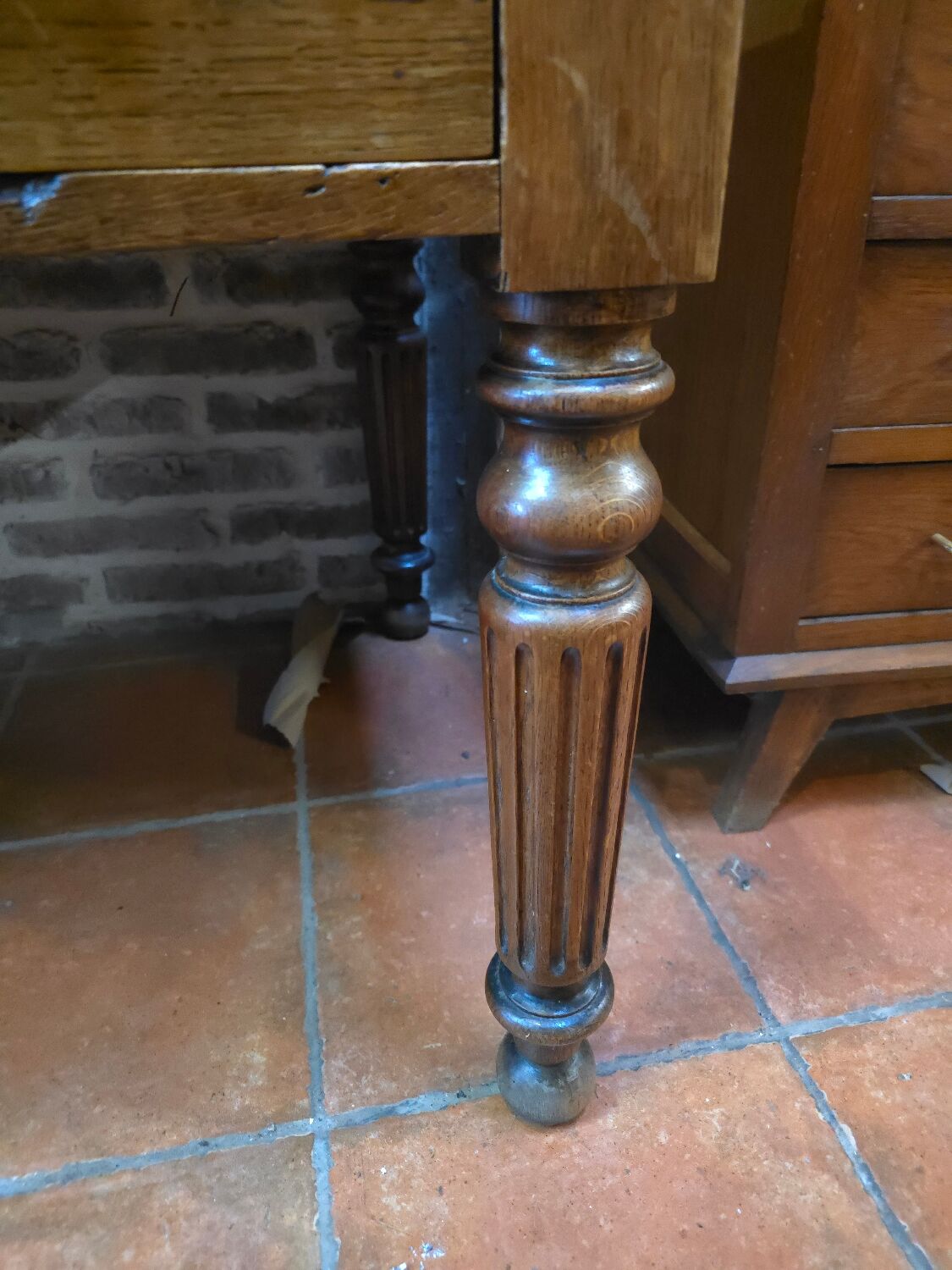 Oak desk with 3 drawers