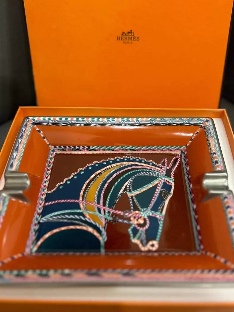 Cendrier en porcelaine fine Hermès – Cheval