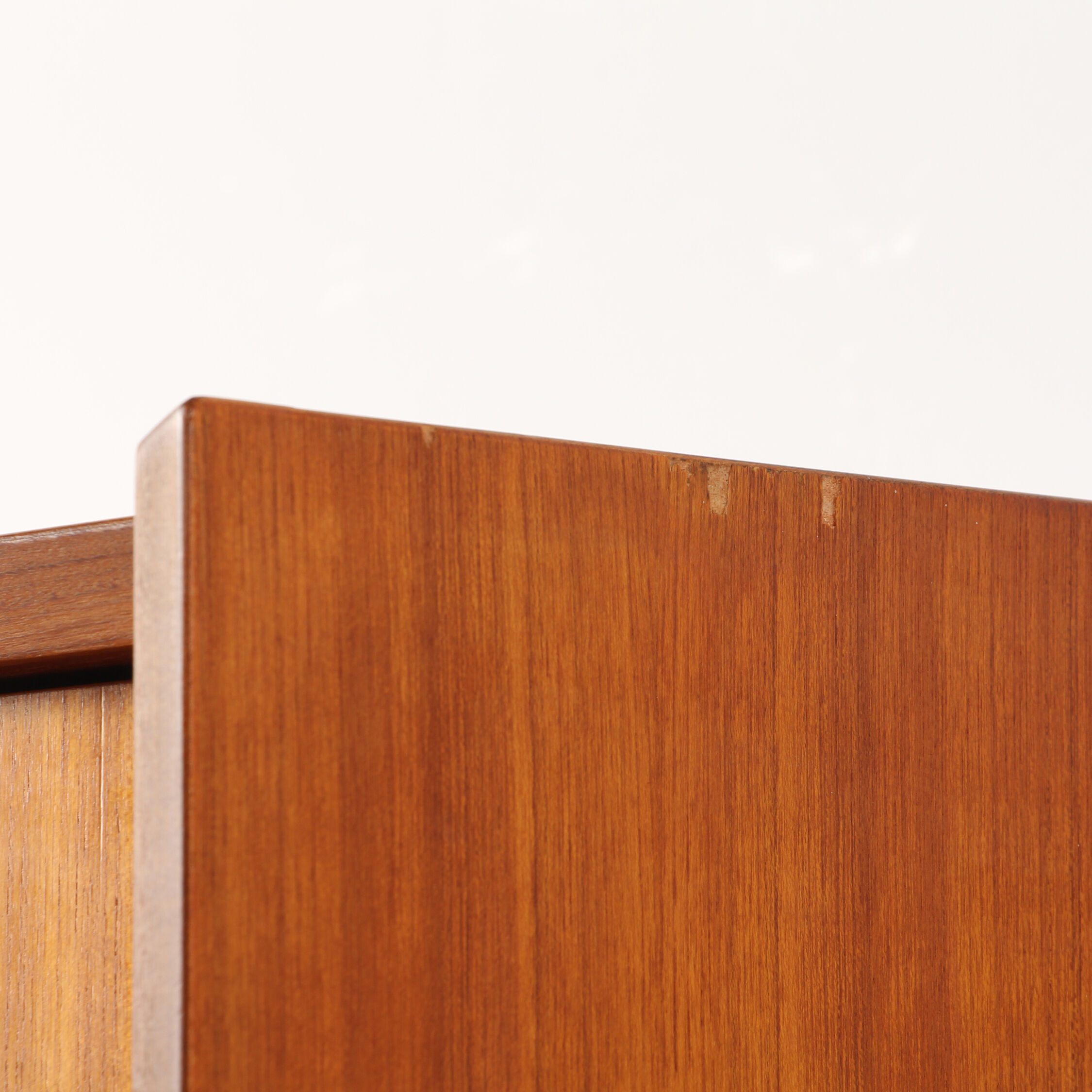 Scandinavian high row in teak