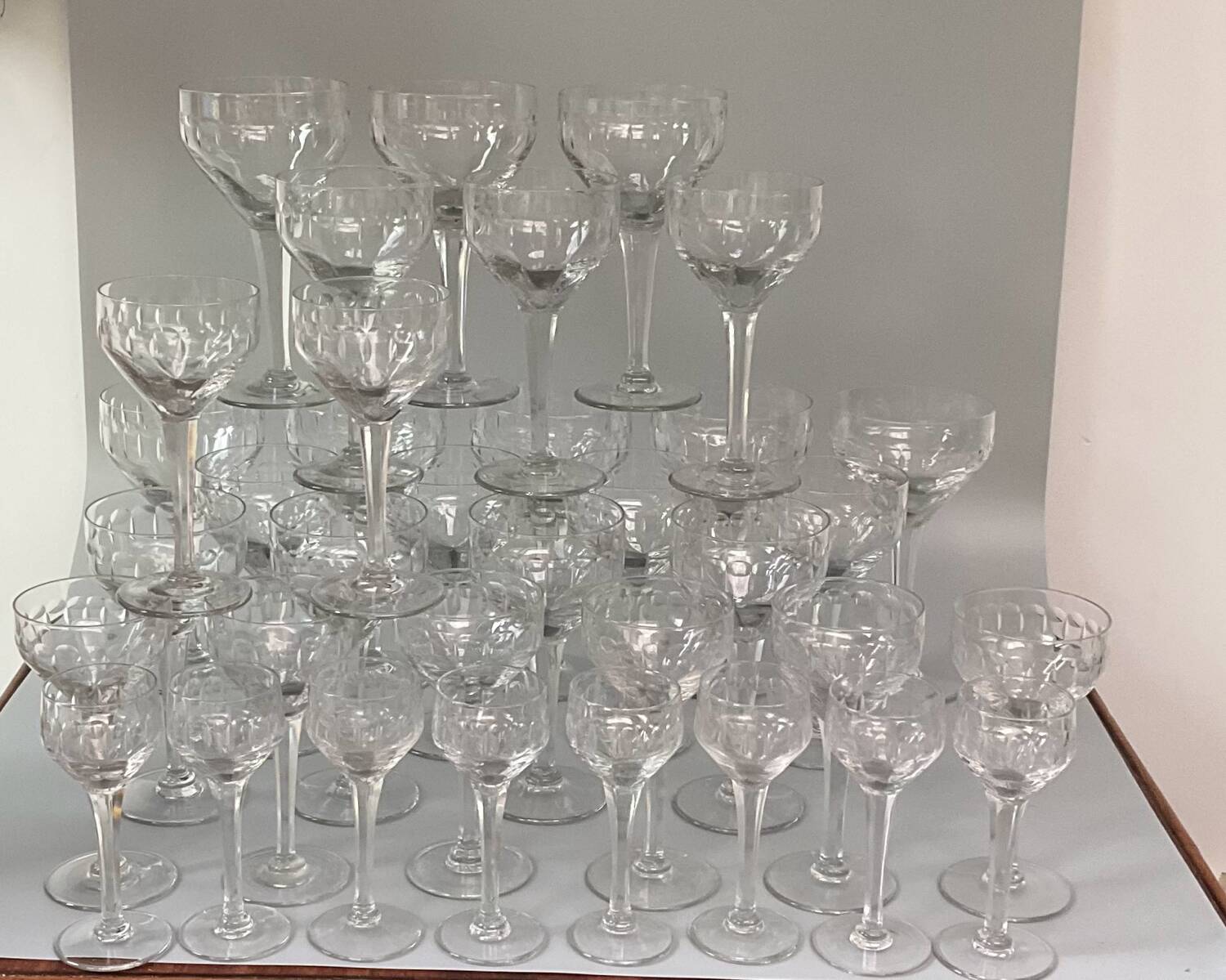 Stemmed glass service