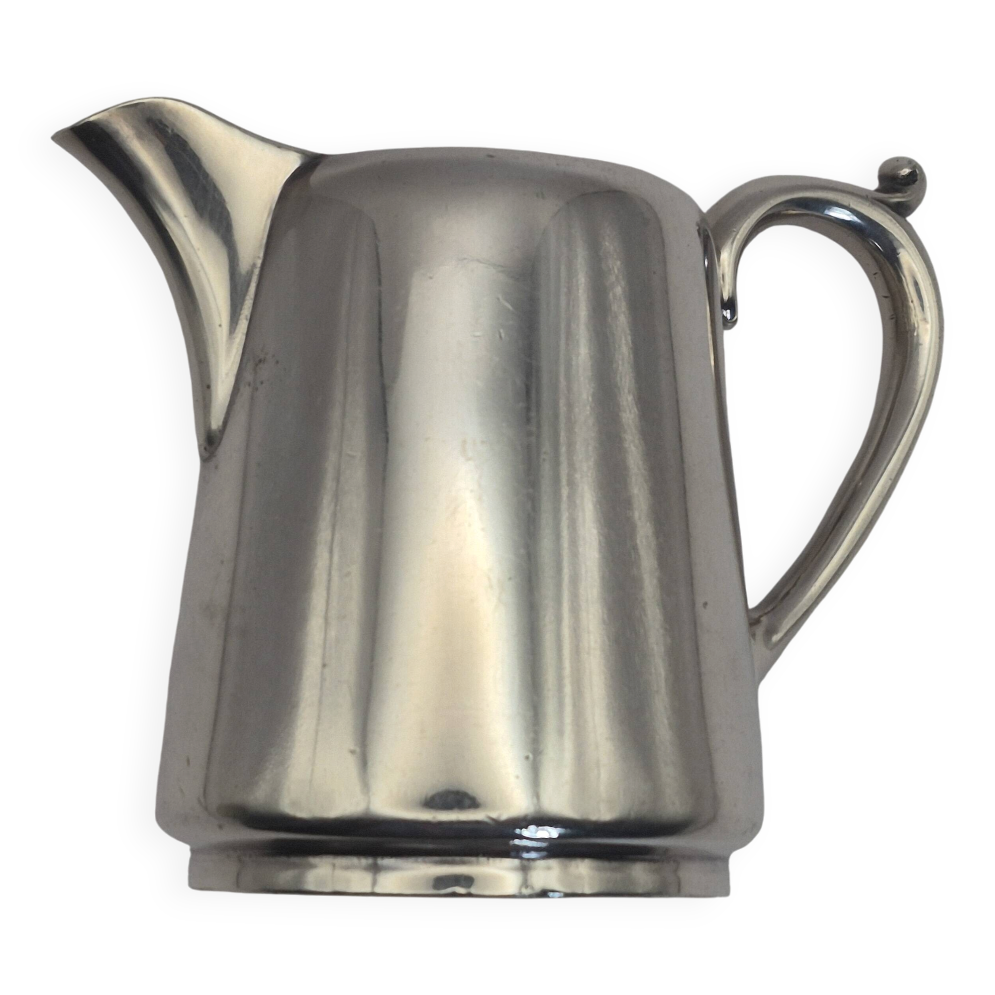 Superb vintage cream jug from the prestigious silversmithing house.