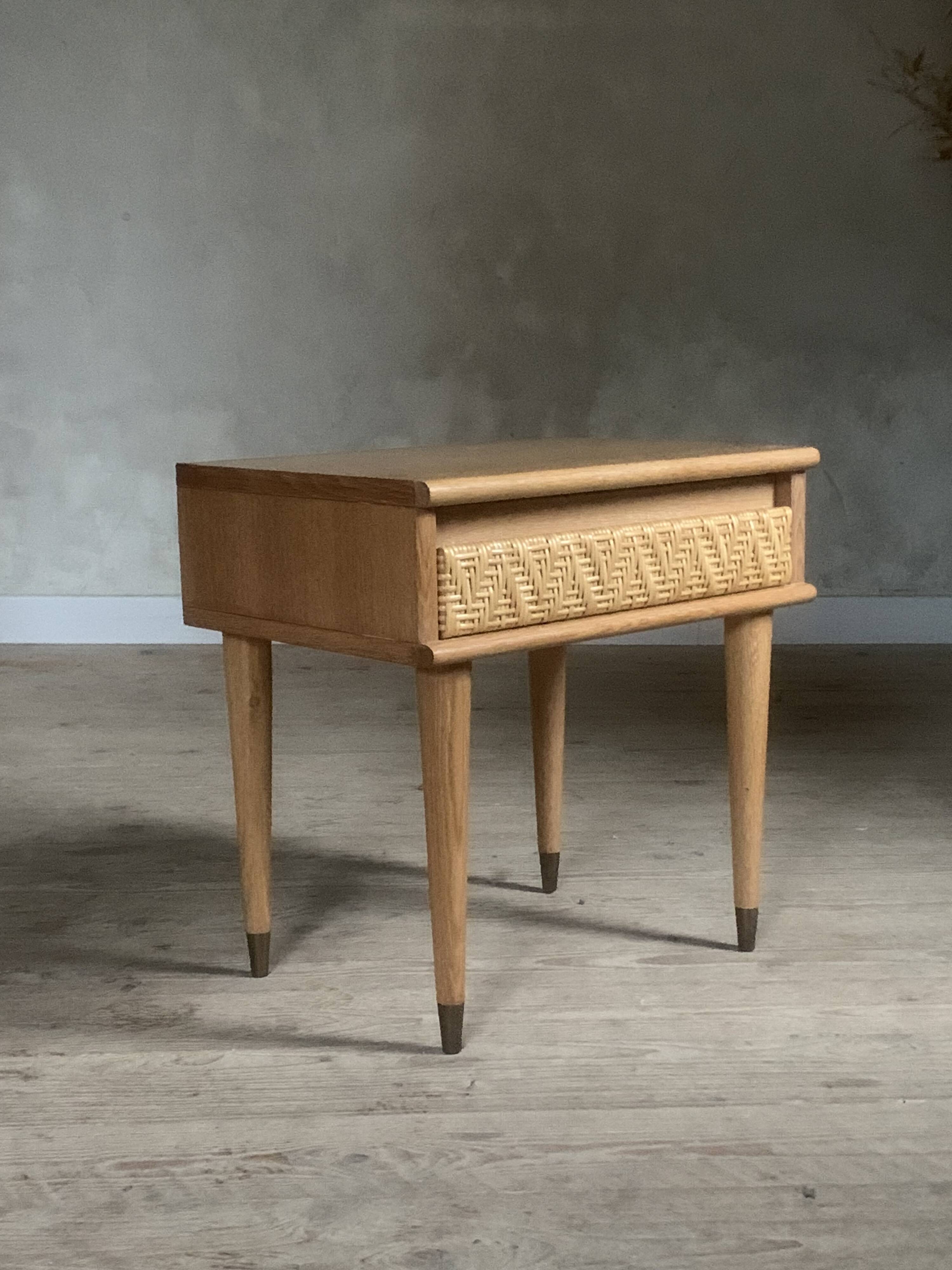 Table de Chevet vintage en chêne et rotin