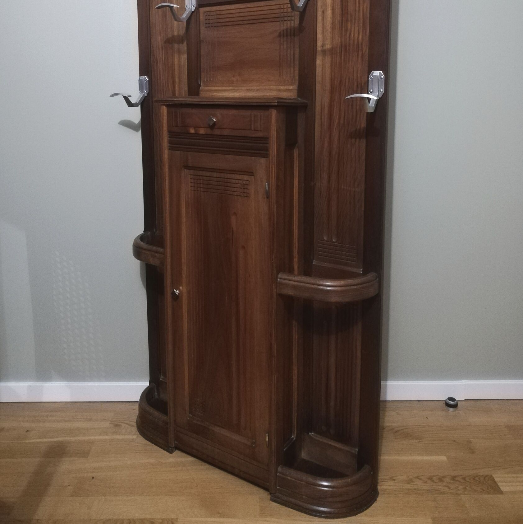 Art Deco cloakroom rack in stained oak