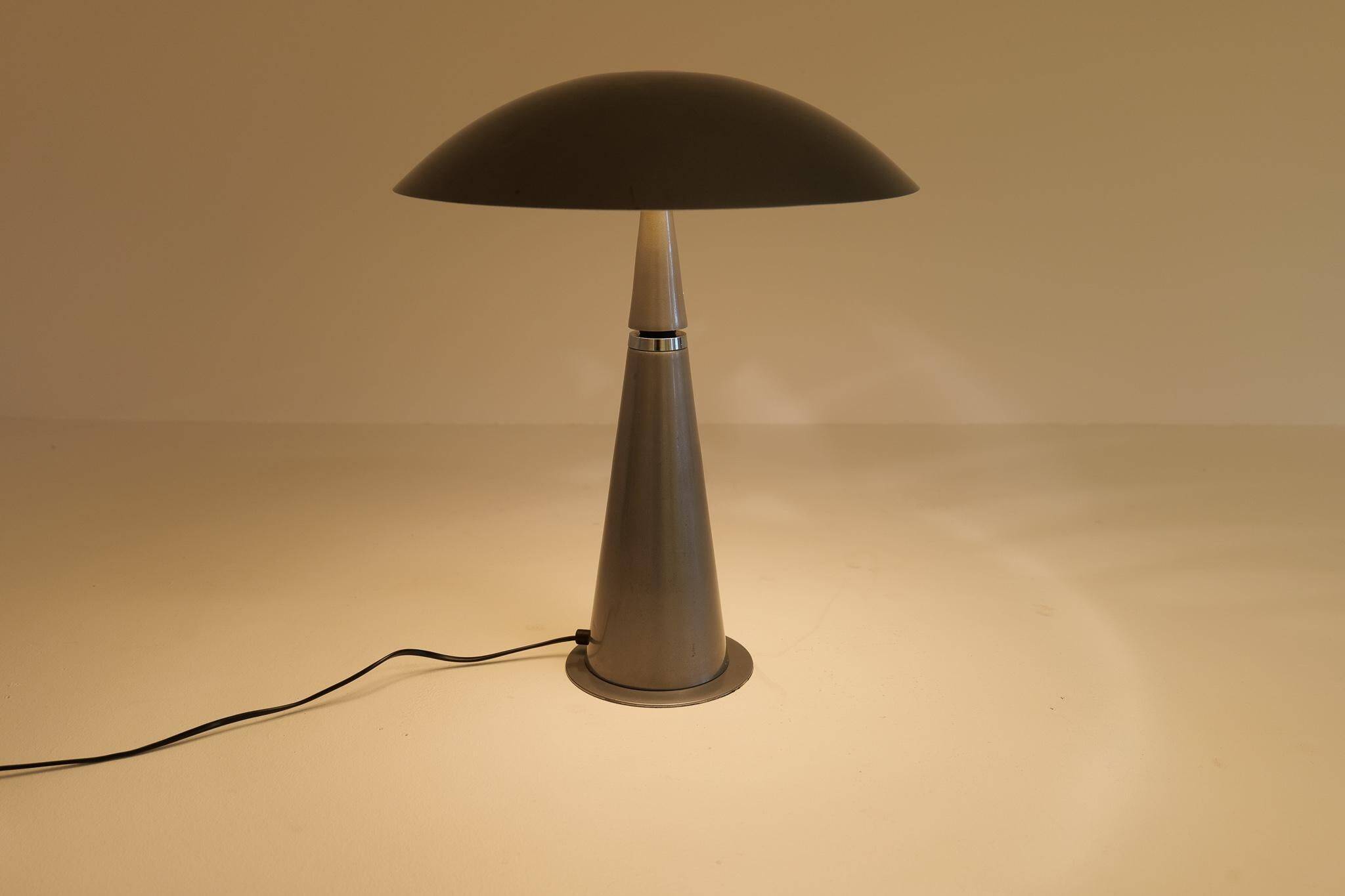 Lampe de table époque spatiale Aluminor France années 1990