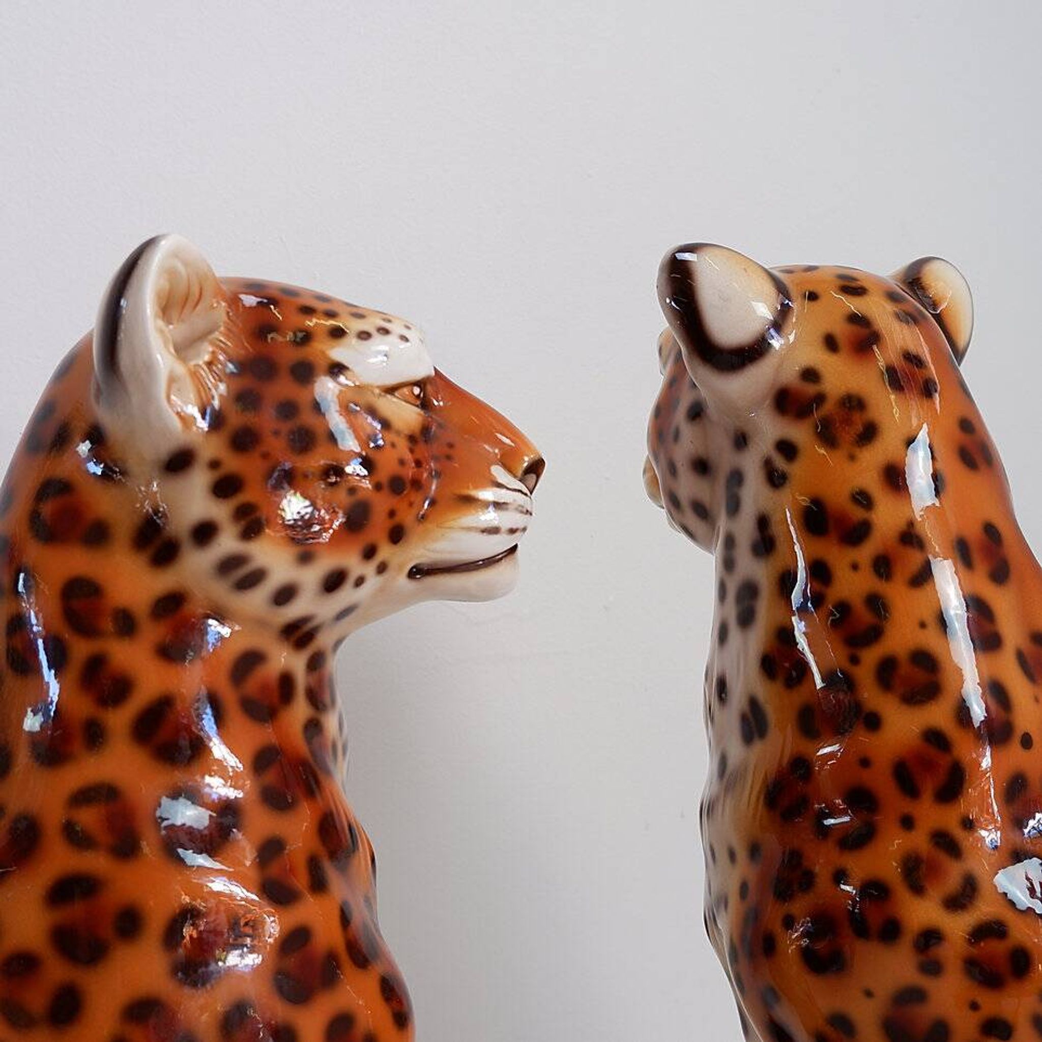 Couple of vintage ceramic leopards sculptures - Italy circa 1980s