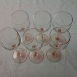 6 glasss of wine on pink foot