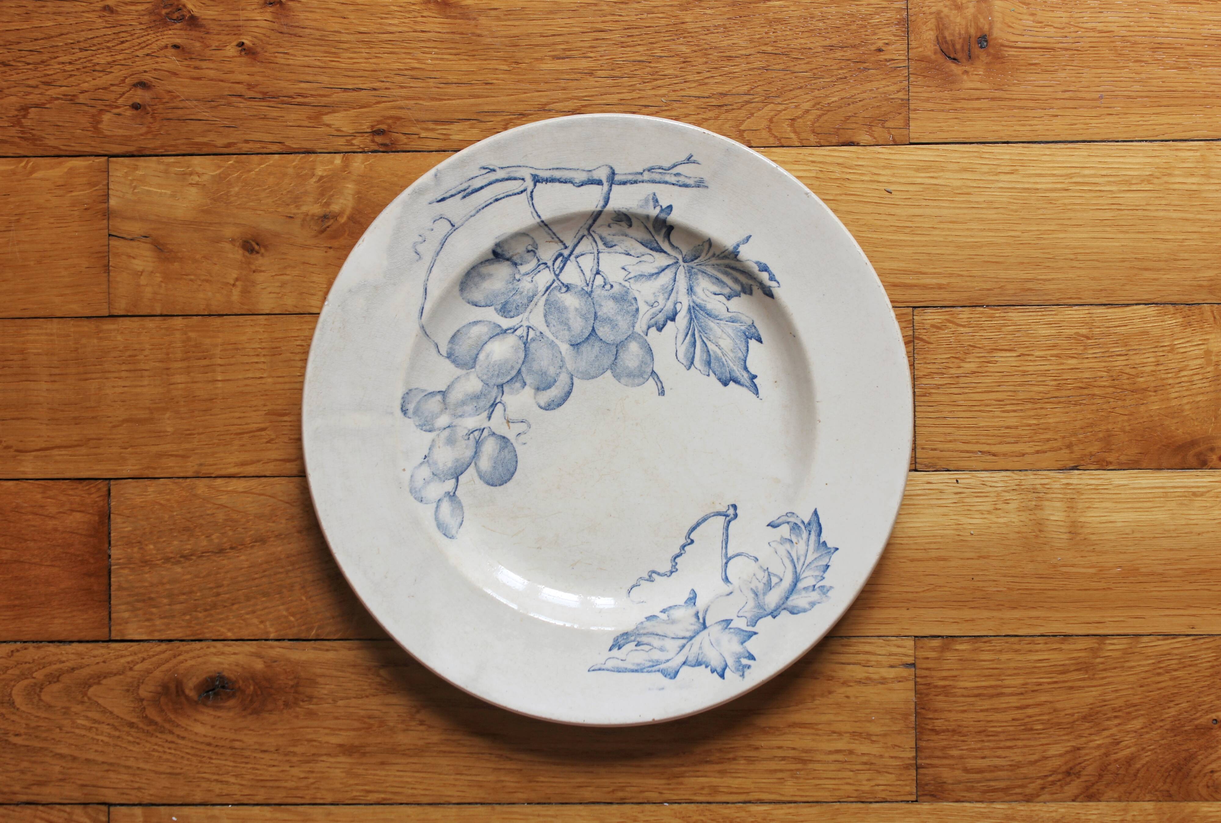 Round ironstone dish decorated with vines and grapes, late 19th-early 20th century