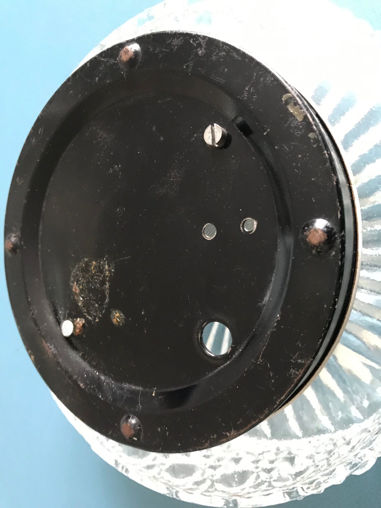 Round ceiling light in chiseled glass