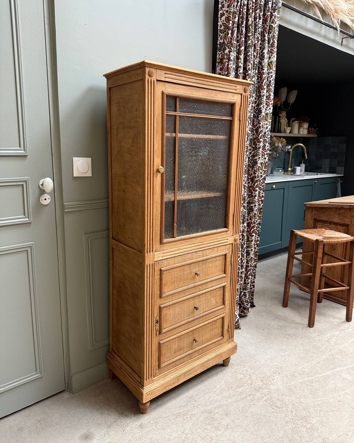 Renovated Parisian showcase