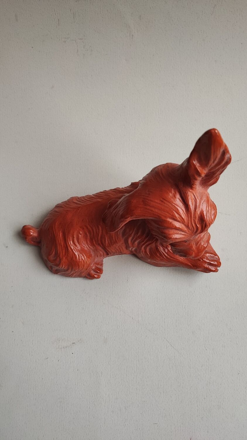 Chien en terre cuite