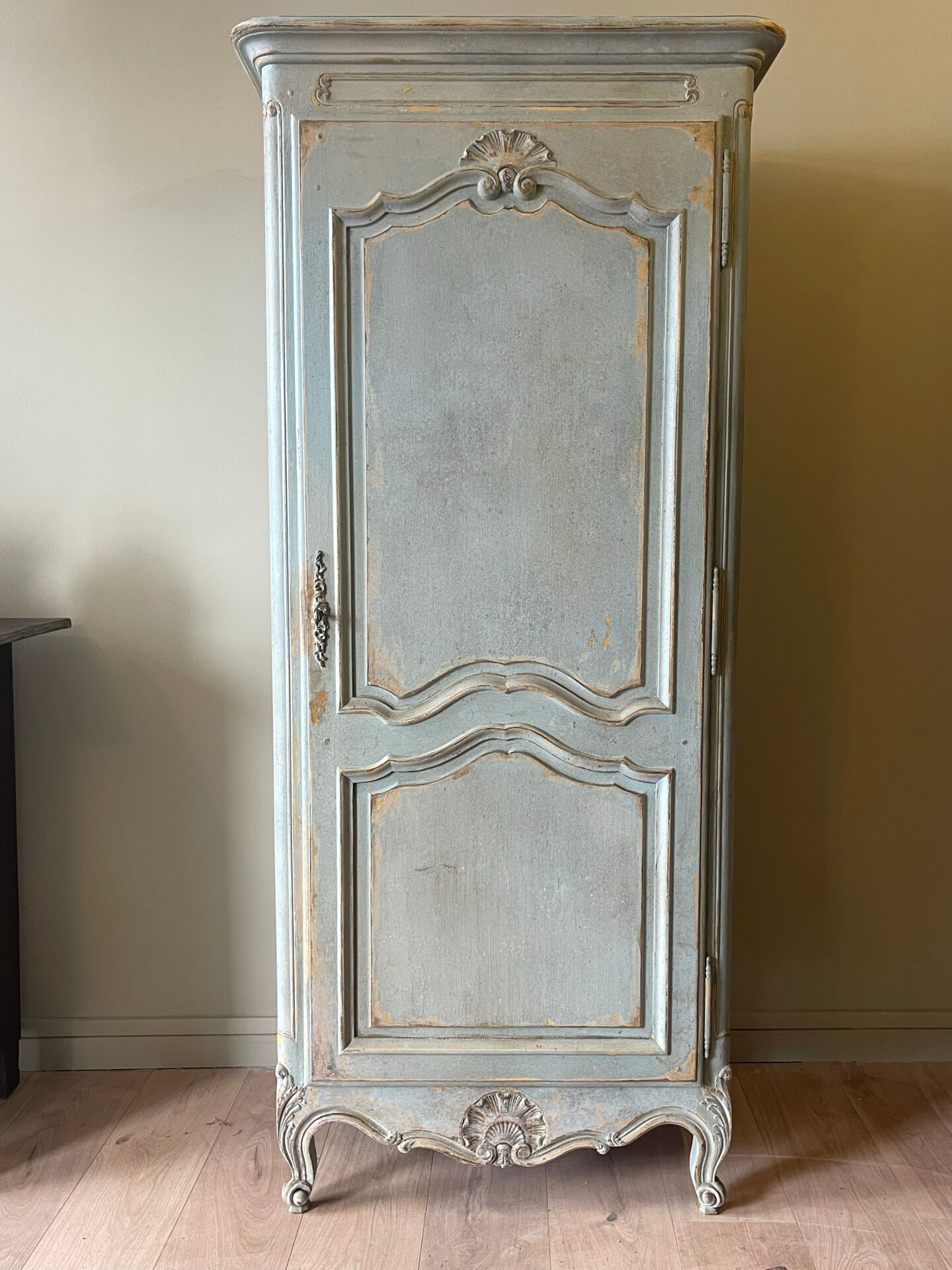 Patinated bonnetière
