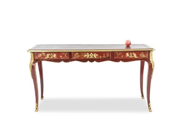 Bureau plat de style Louis XV à décor de scènes lacustres. Circa 1850.