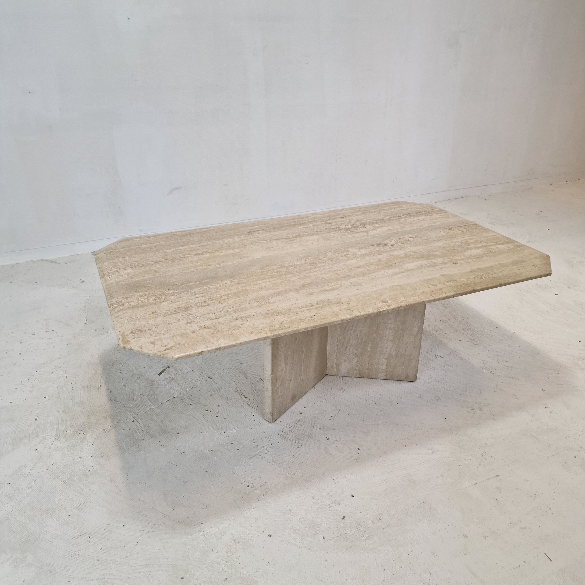 Italian Coffee Table in Travertine, 1980s