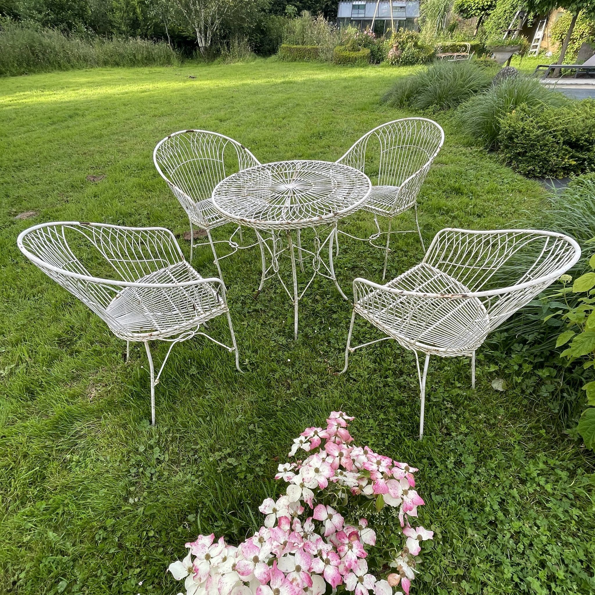 Italian garden furniture, vintage furniture, table and 4 wrought iron chairs