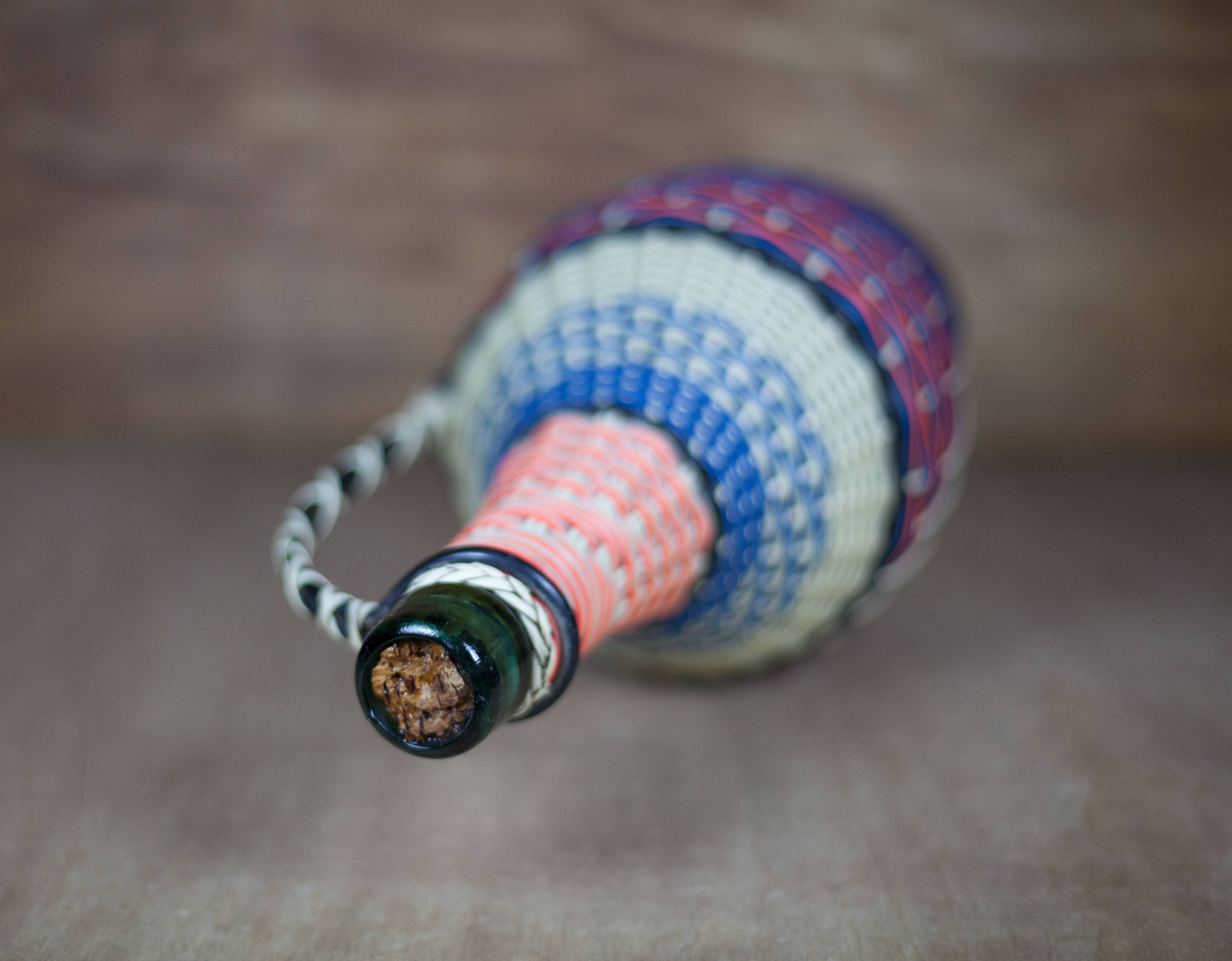 Braided thread bottle, plastic thread, scoubidou bottle, glass bottle, interior decoration,