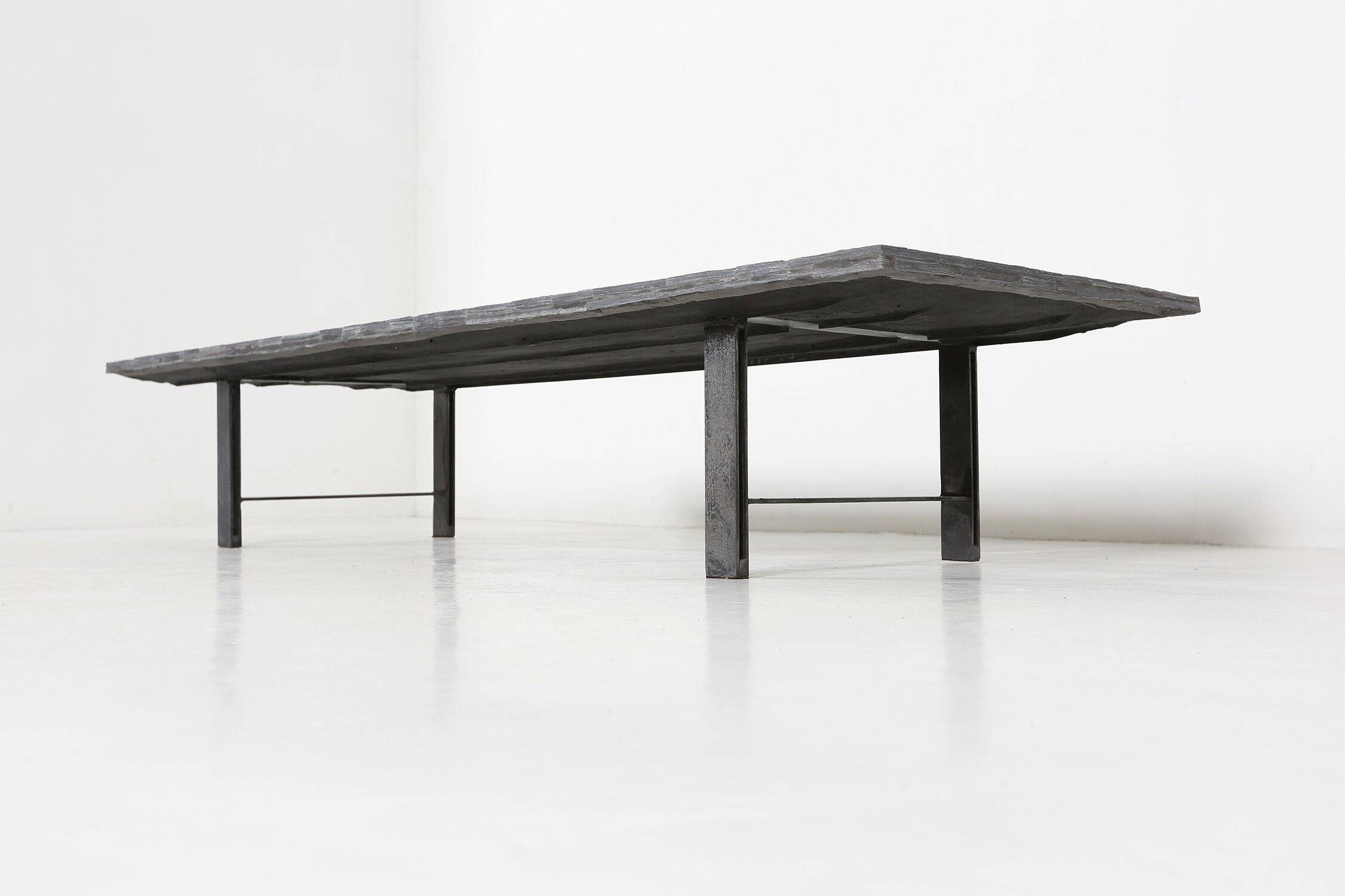Table basse brutaliste en pierre brésilienne par Pia Manu, 1960