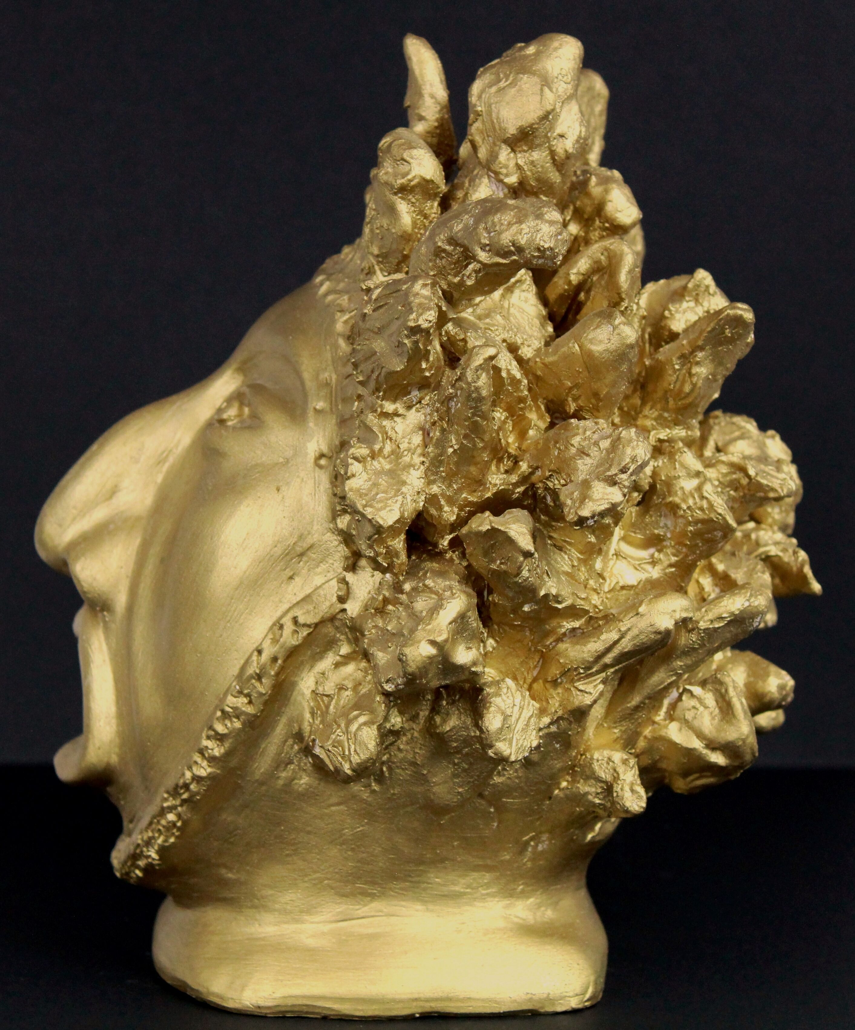 Head plaster gold paint