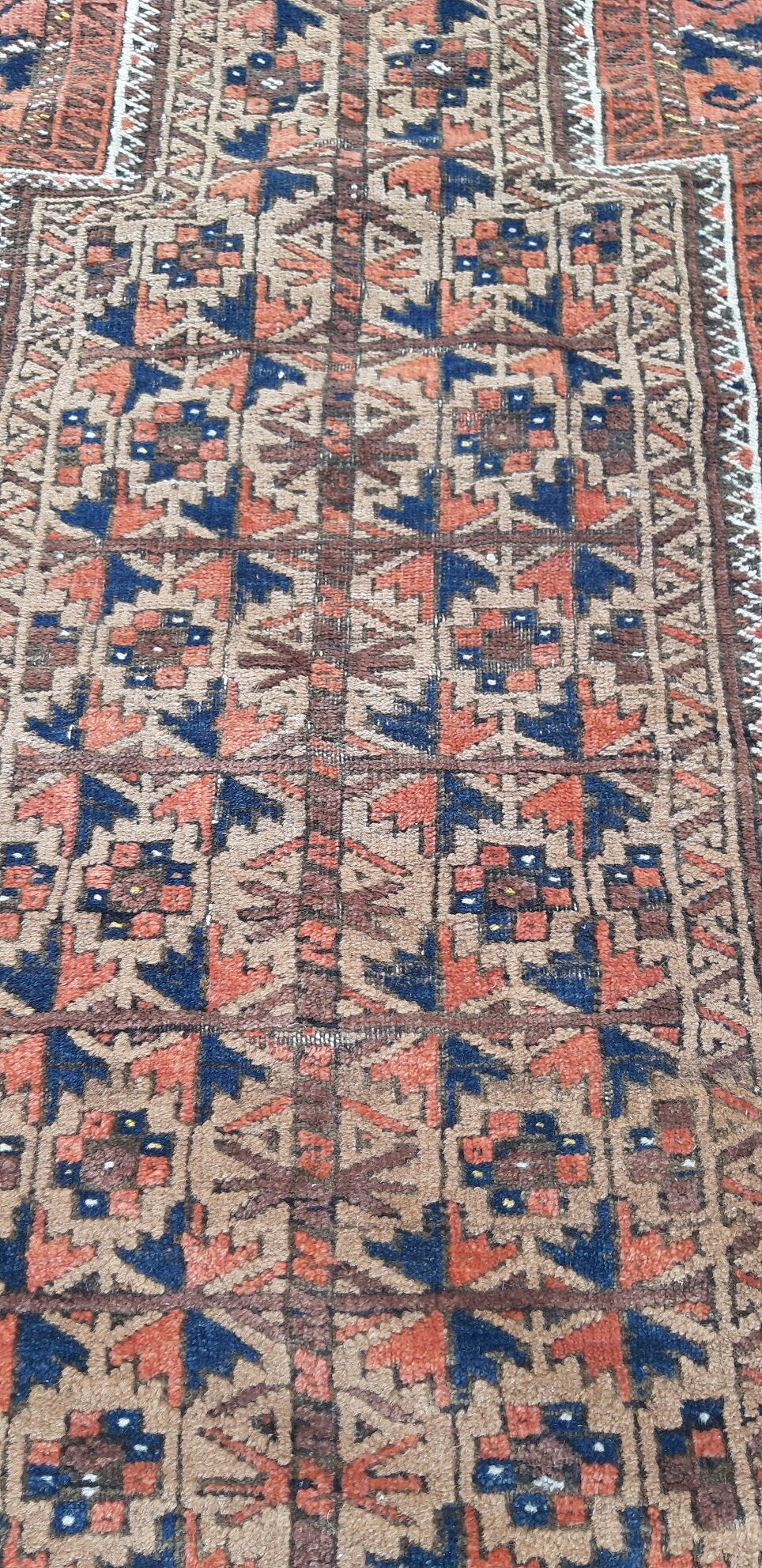 Hand knotted wool rug 76x117cm