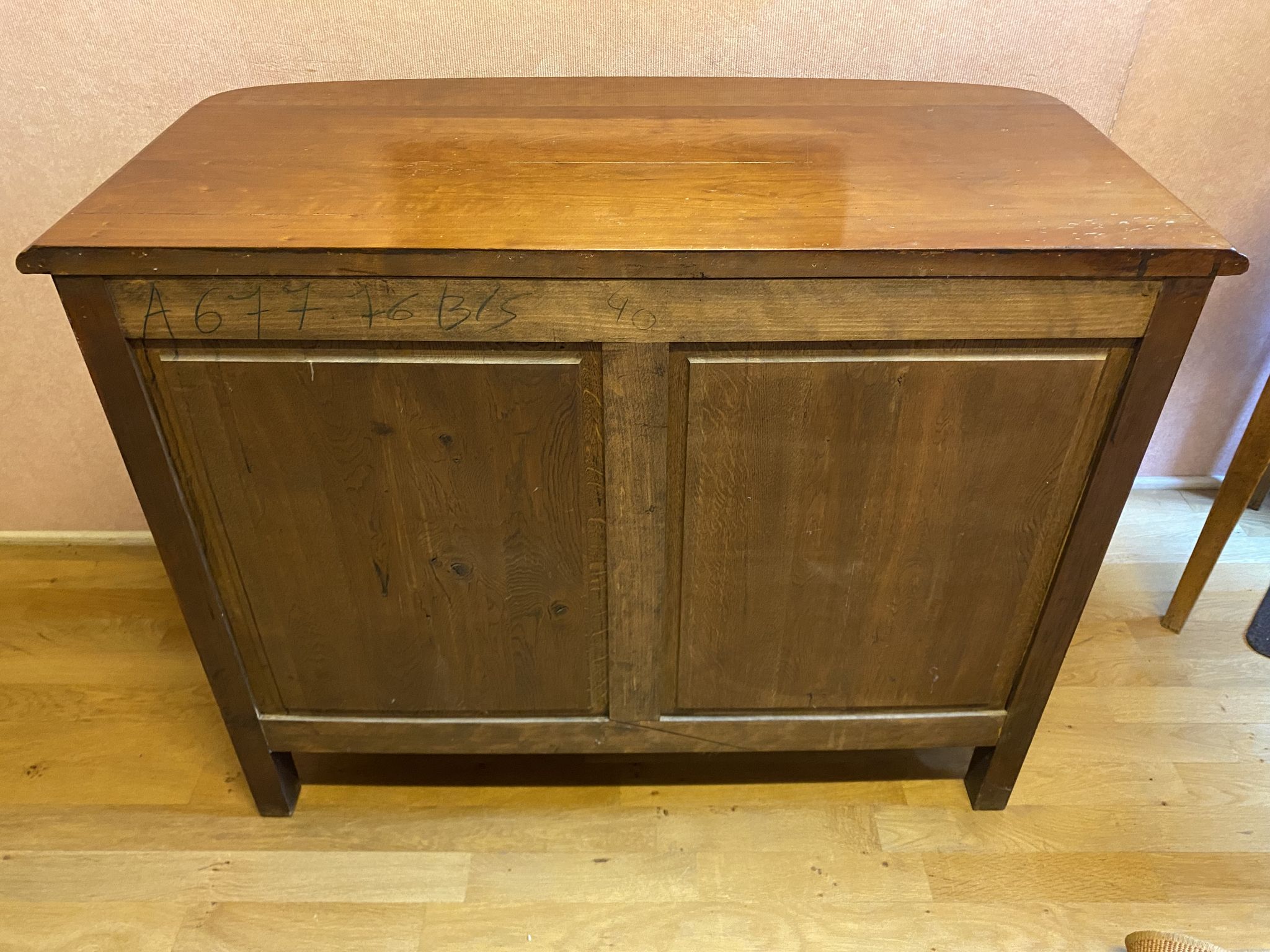 Louis XIV style chest of drawers in cherry, 4 drawers. Perfect condition.