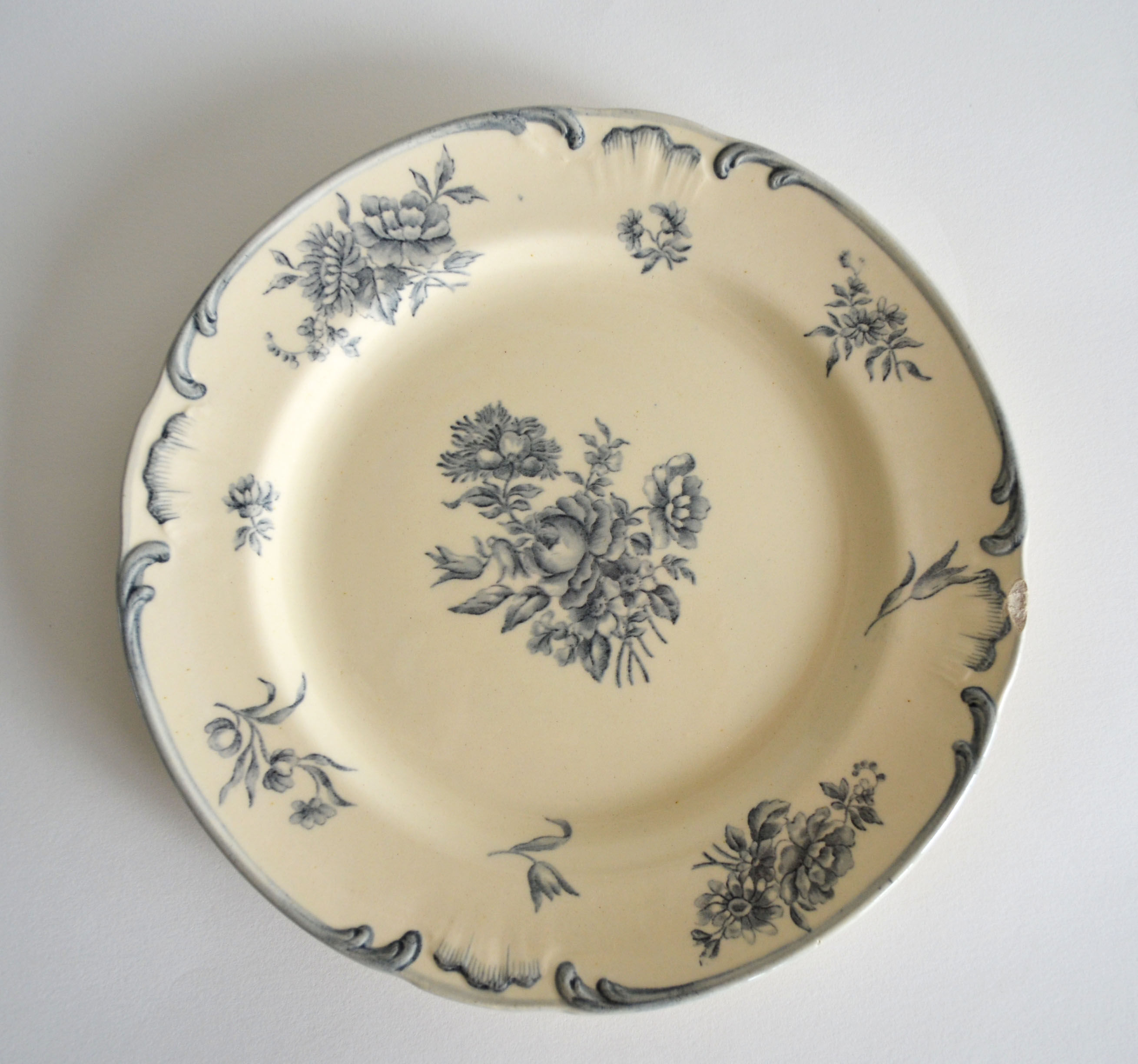 4 mismatched iron earth dessert plates