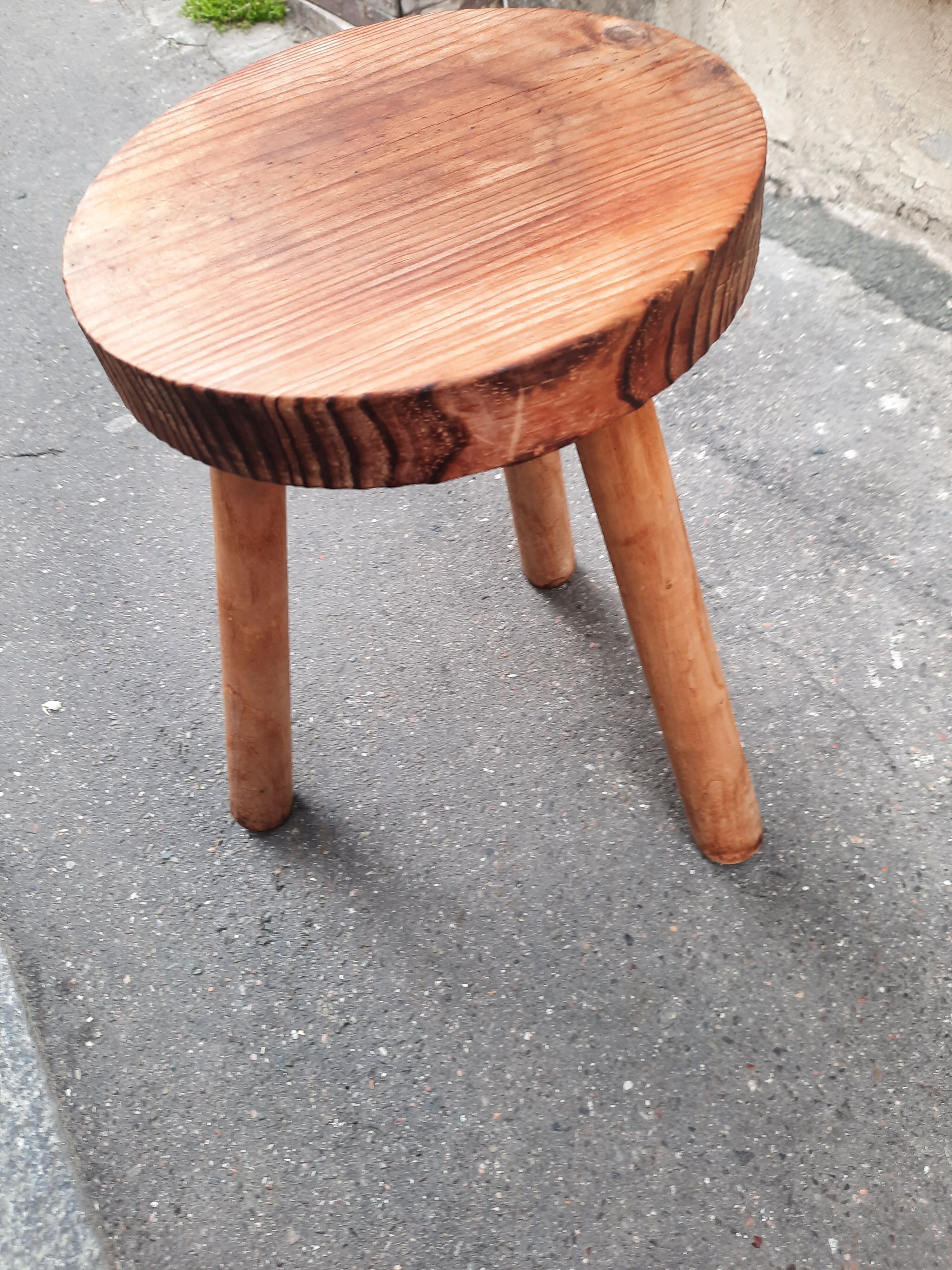 Tripod stool