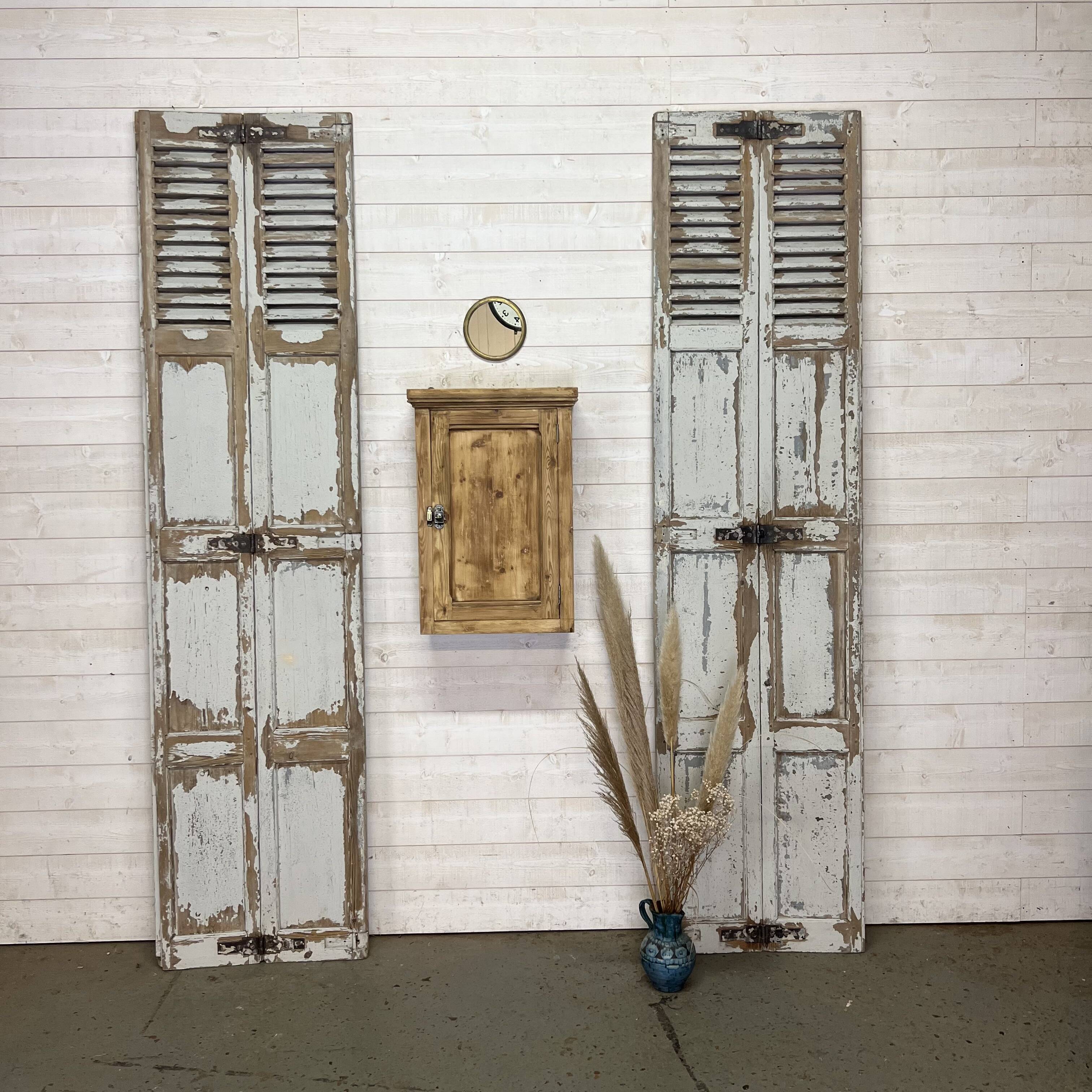 Ancienne persiennes volets patinées