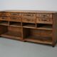 Armoire d'apothicaire / comptoir de magasin rustique en pin allemand vintage, années 1930